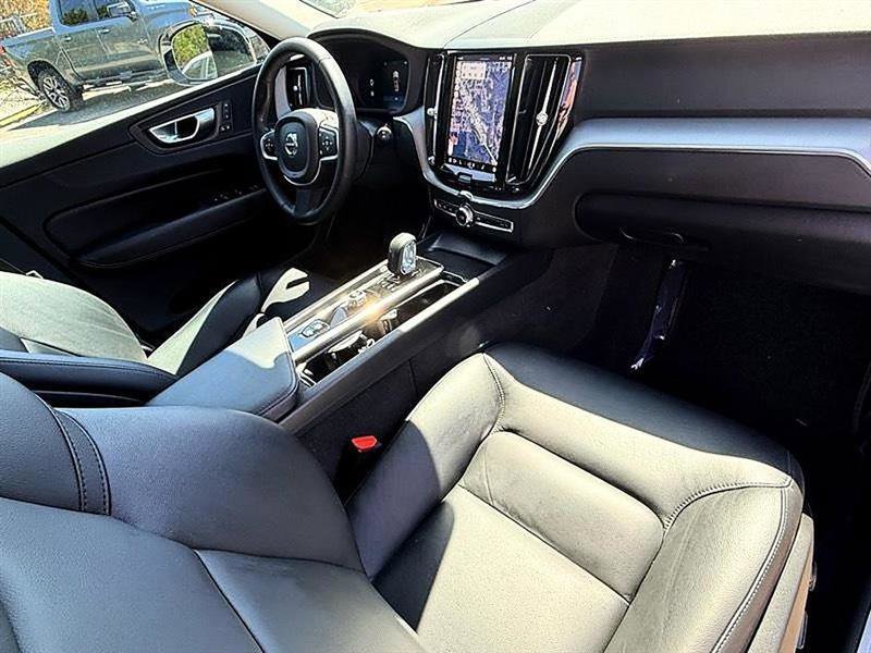 Used 2024 Volvo XC60 B5 Core w/ Protection Package Premier image 28