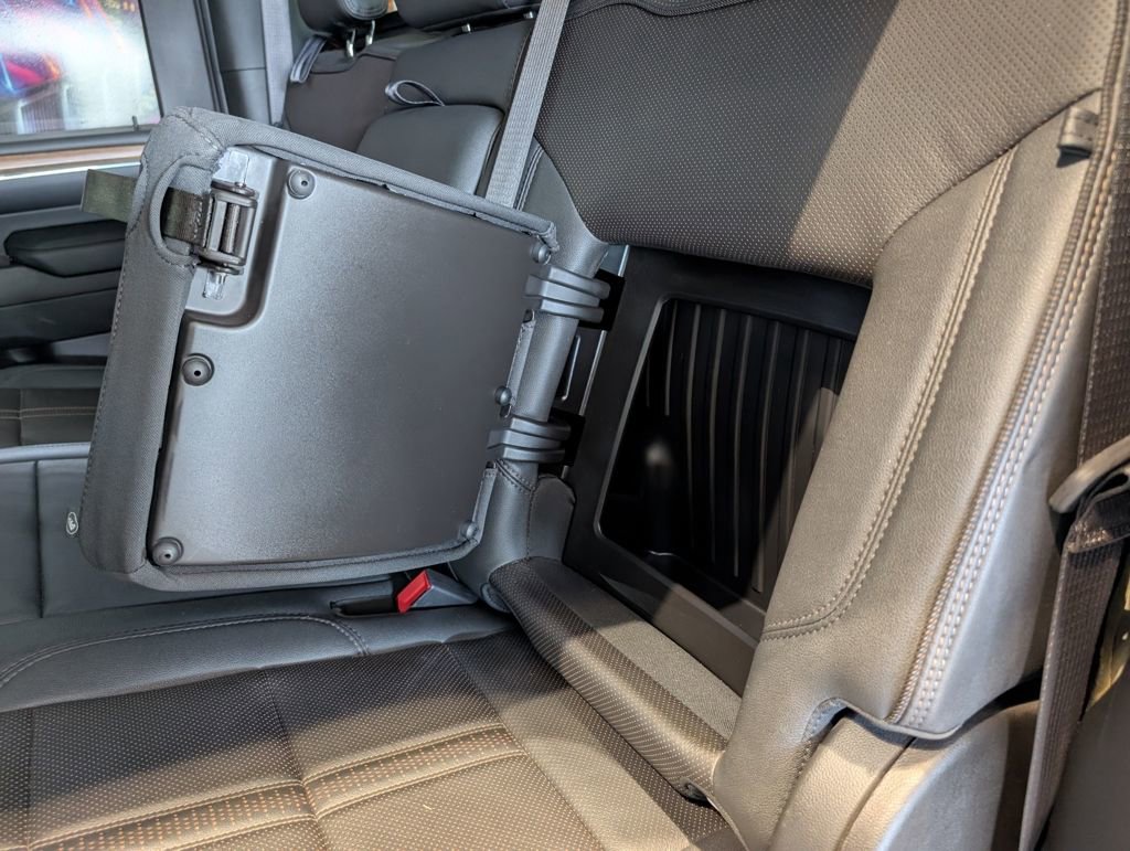 Used 2024 Chevrolet Silverado 2500 High Country w/ Technology Package image 26