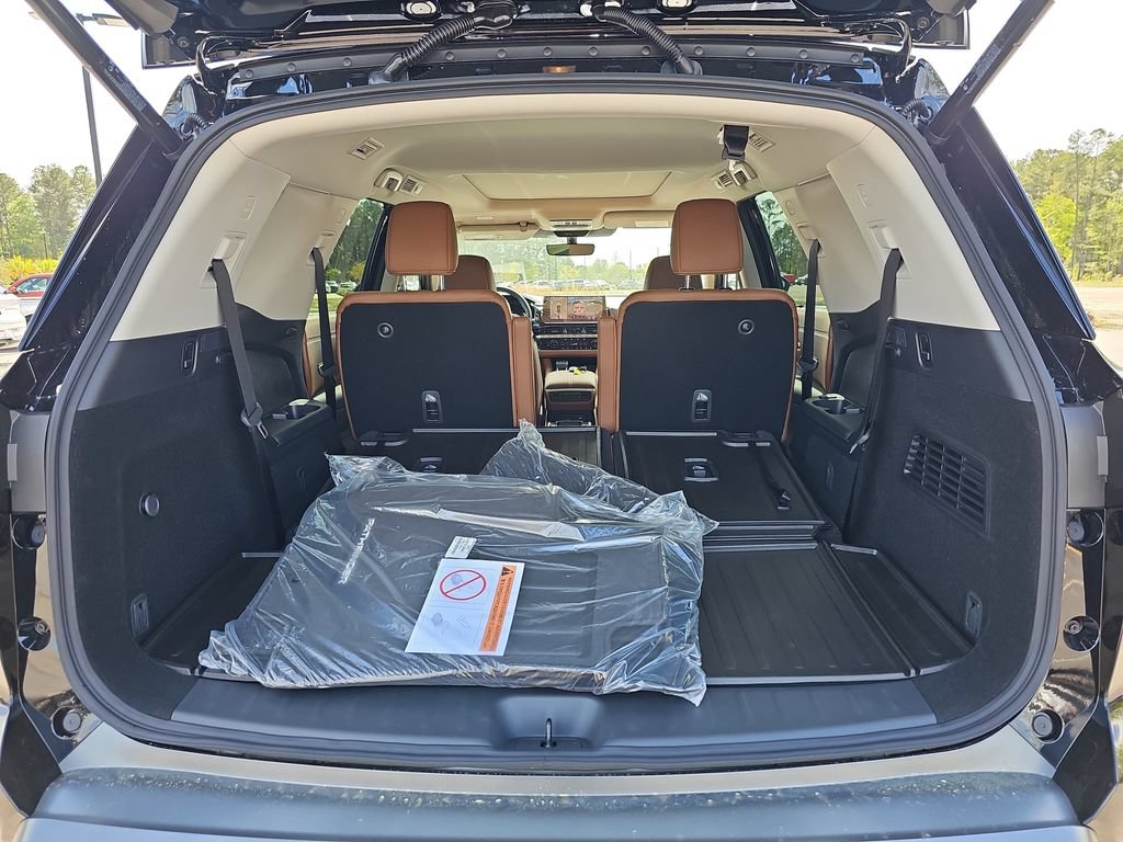 New 2026 Nissan Pathfinder Platinum FWD image 17
