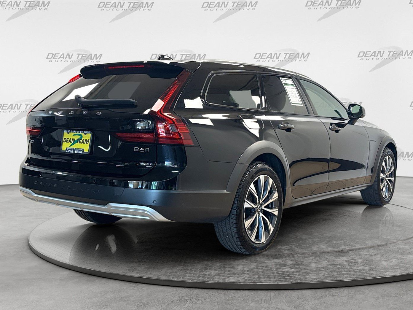 Used 2023 Volvo V90 B6 Cross Country Plus AWD/4WD image 4