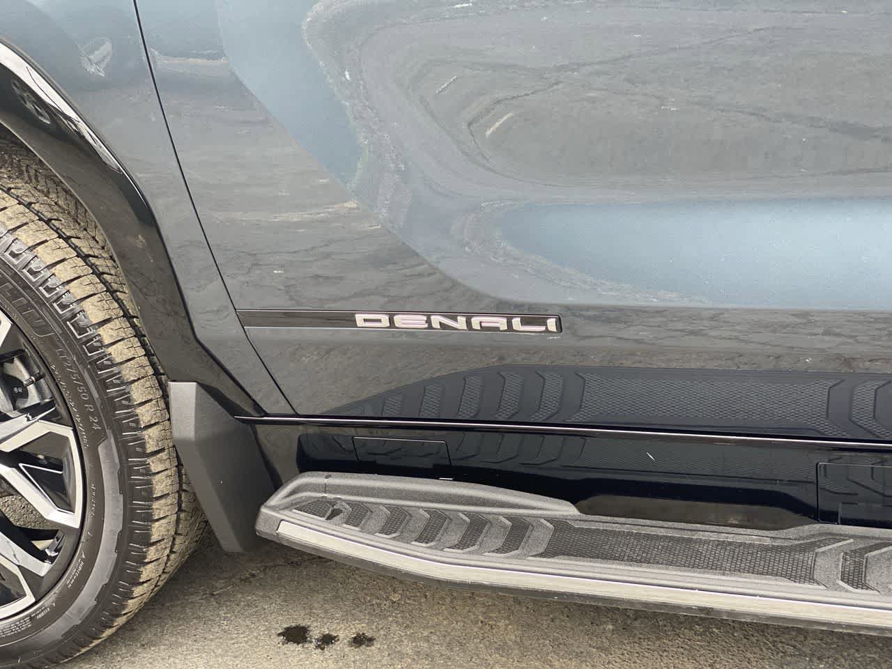 Used 2025 GMC Sierra EV Denali AWD/4WD image 10