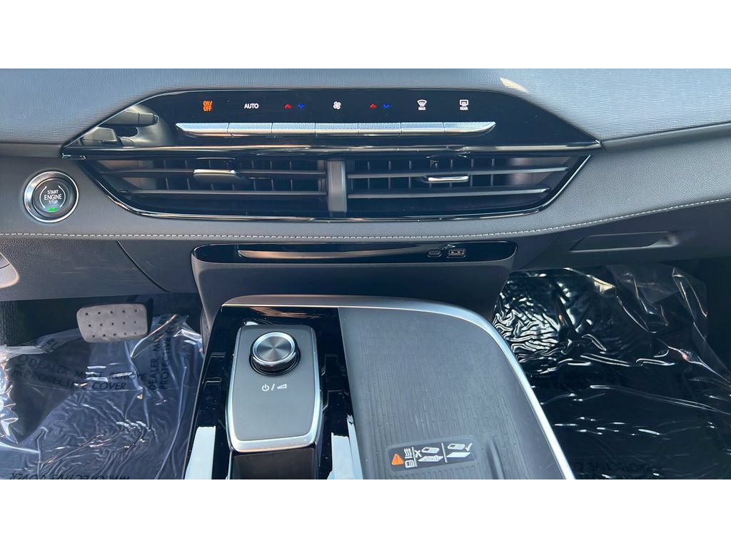 Certified 2025 Buick Enclave Preferred AWD/4WD image 17