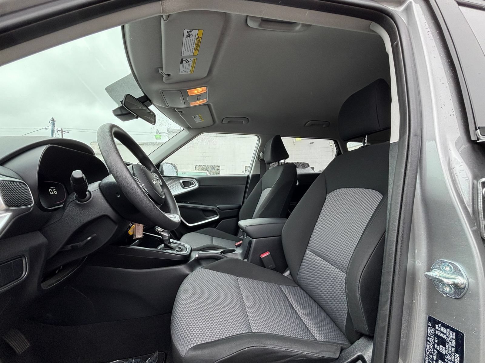 Used 2025 Kia Soul LX w/ LX Technology Package FWD image 24