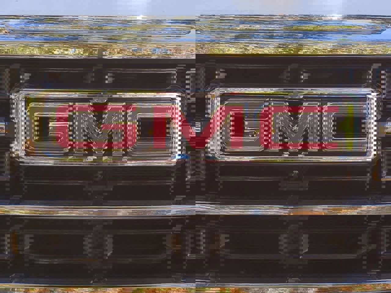 Used 2025 GMC Acadia Elevation image 12