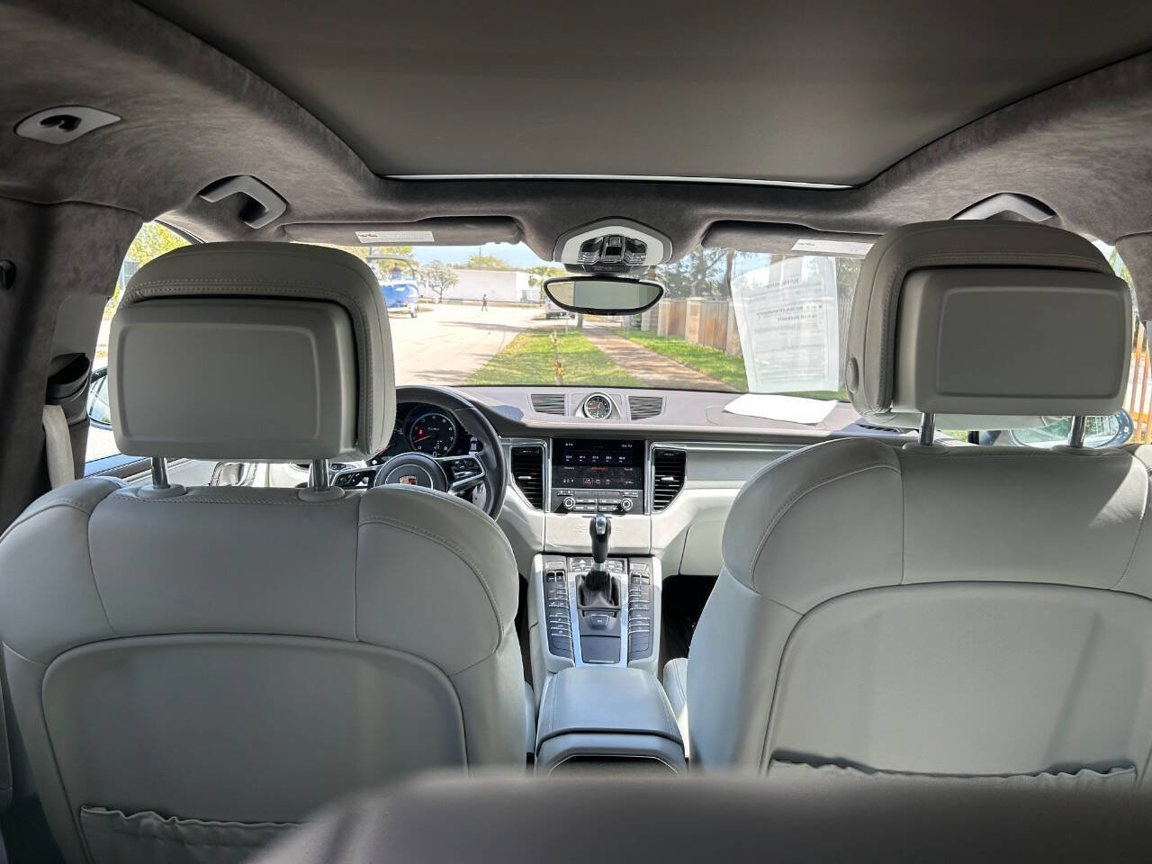 Used 2017 Porsche Macan Turbo image 34