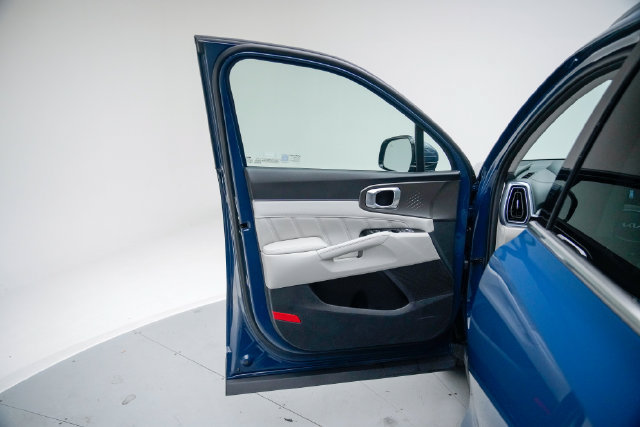 Used 2025 Kia Sorento SX FWD image 11