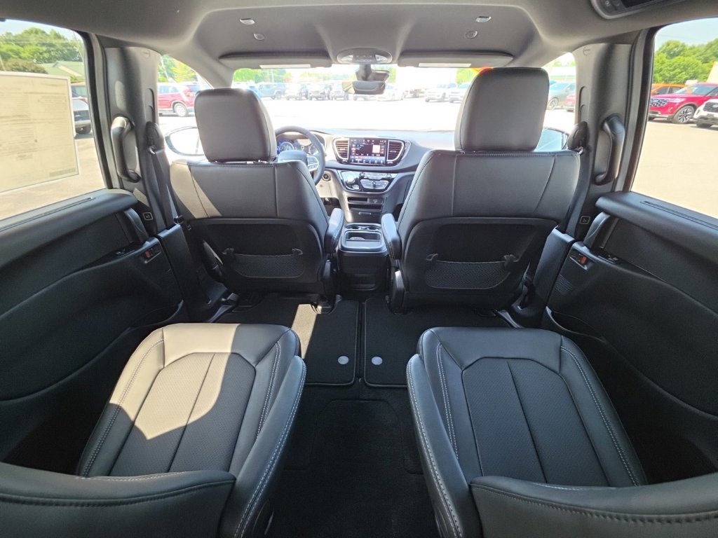 New 2027 Chrysler Pacifica LX FWD image 20