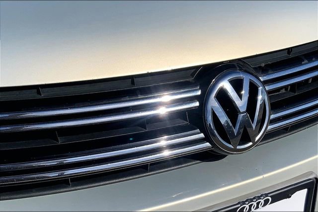 Used 2012 Volkswagen Tiguan SE image 30