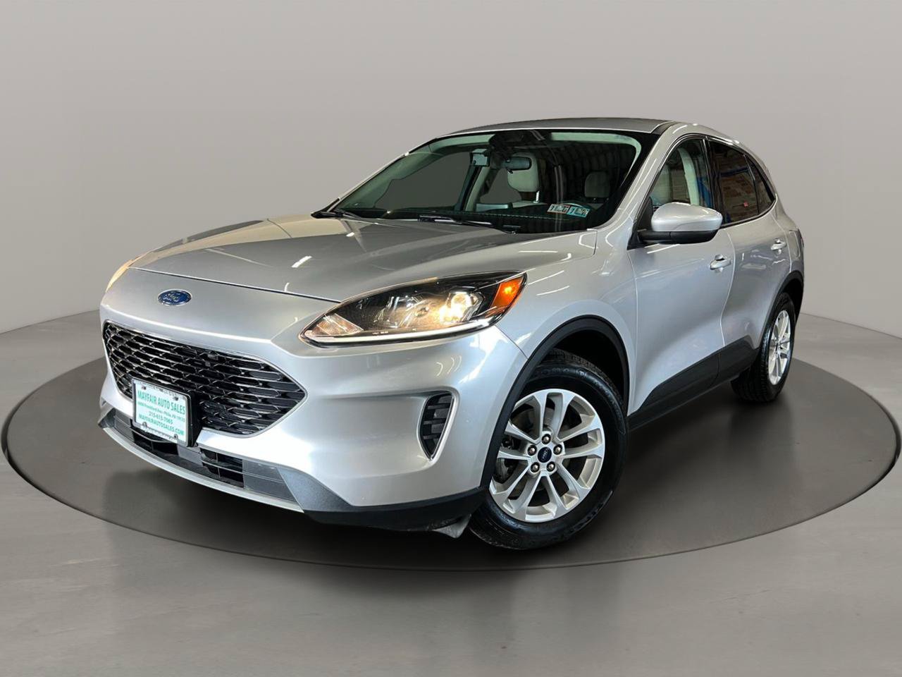 Used 2020 Ford Escape SE FWD image 1