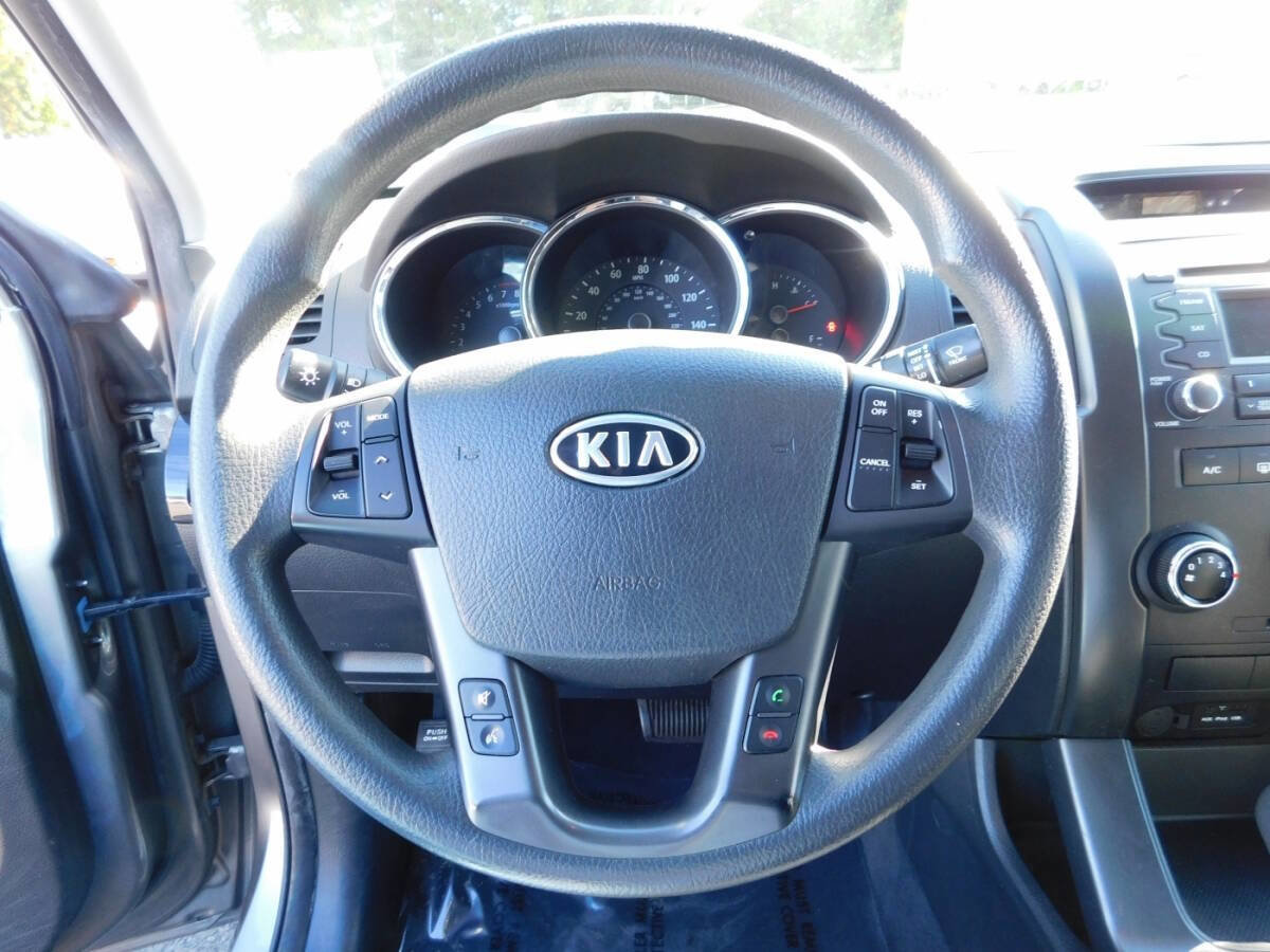 Used 2013 Kia Sorento LX image 9