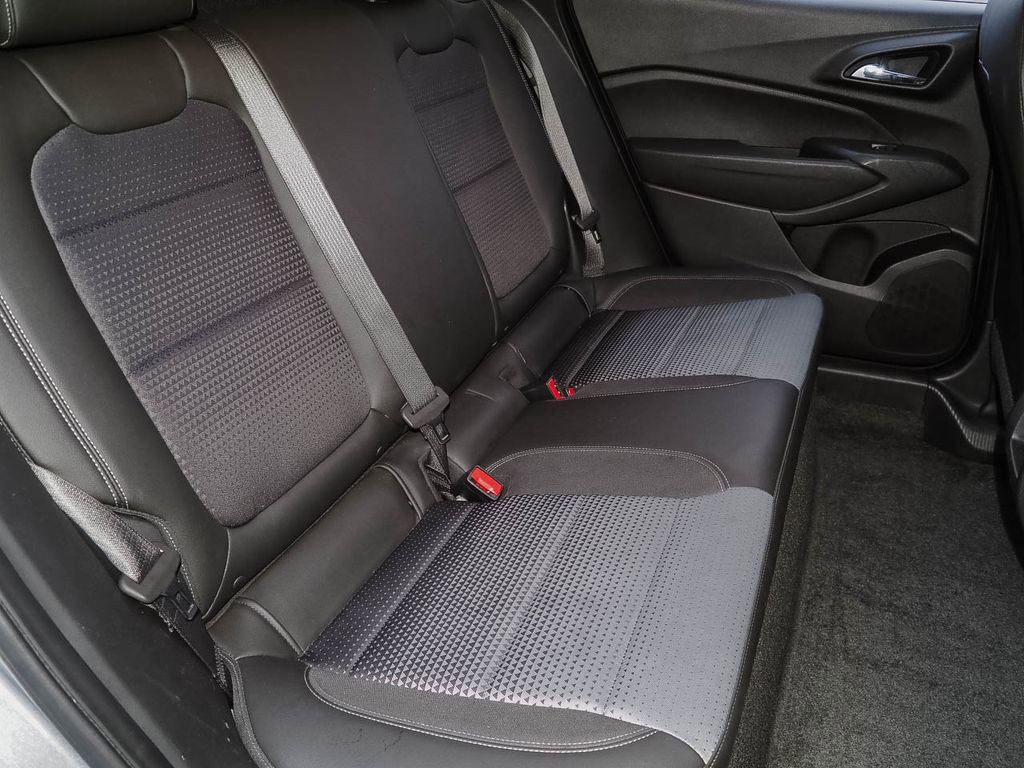 Certified 2025 Chevrolet Trax LT w/ LT Convenience Package image 20