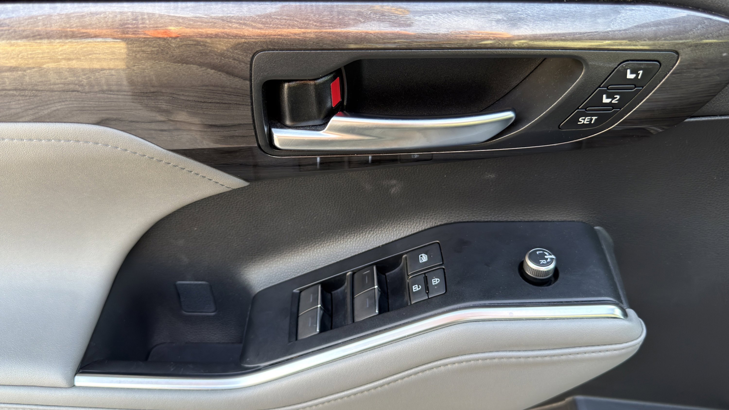 Used 2021 Toyota Highlander Platinum image 17
