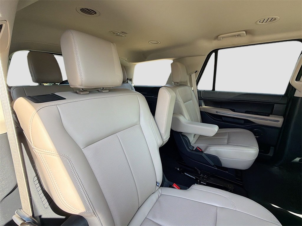Used 2023 Ford Expedition XLT image 29
