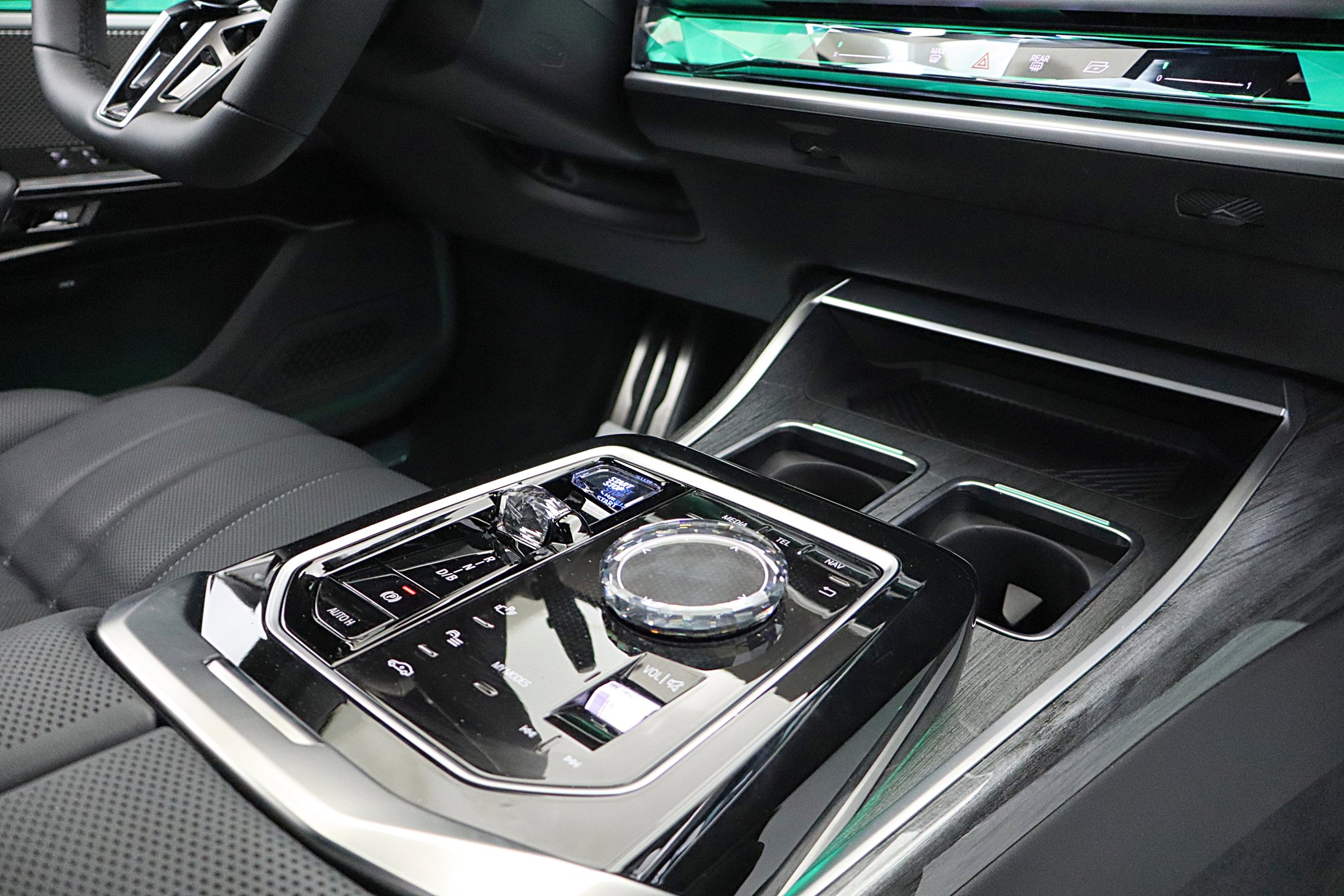 Used 2023 BMW i7 xDrive60 image 30