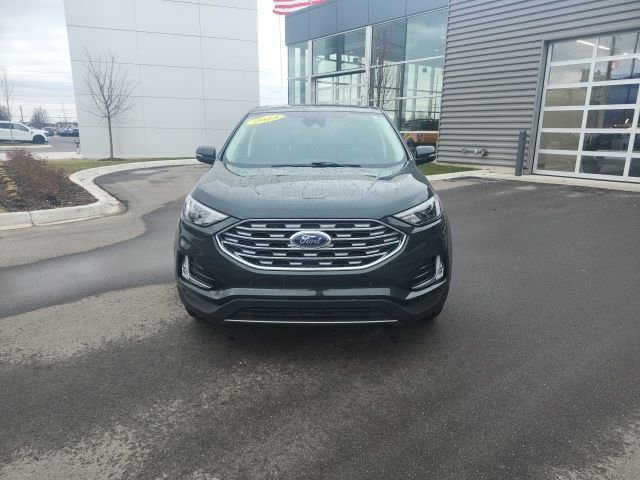 Used 2023 Ford Edge Titanium w/ Class II Trailer Tow Package image 2
