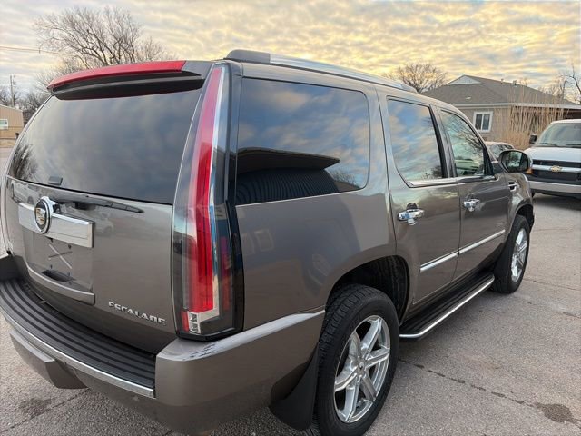 Used 2012 Cadillac Escalade Luxury image 7