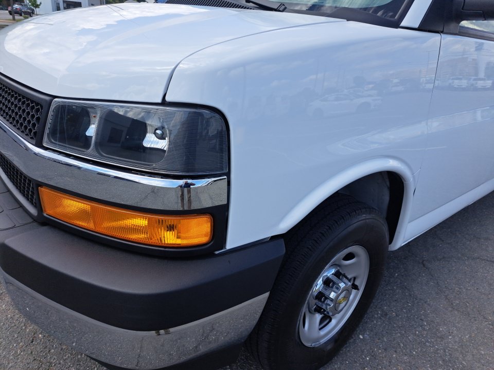 Used 2024 Chevrolet Express 3500 LT w/ LT Preferred Equipment Group RWD image 23