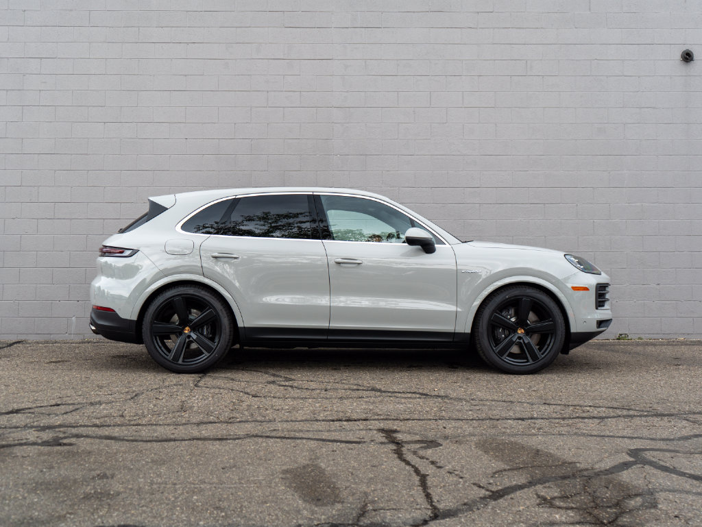New 2026 Porsche Cayenne E-Hybrid AWD/4WD image 8