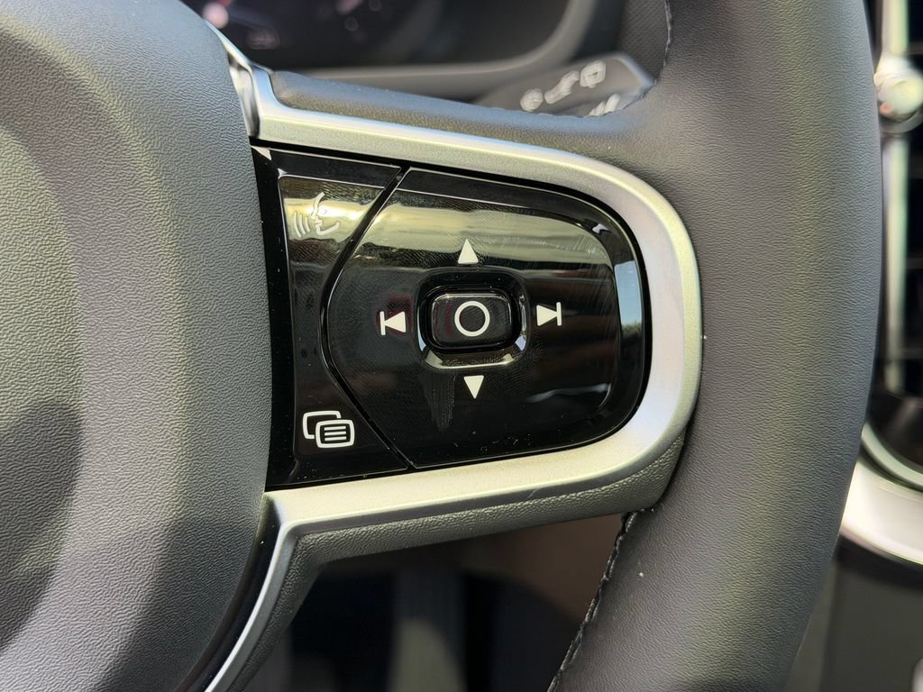 New 2026 Volvo XC90 B6 Plus w/ Protection Package Premier AWD/4WD image 19