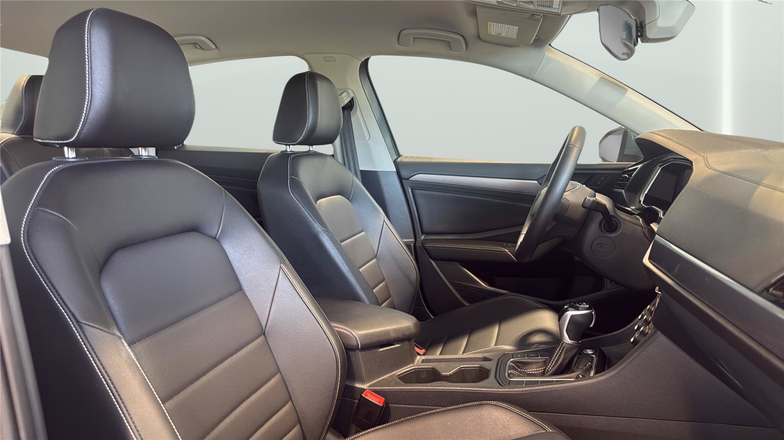 Used 2022 Volkswagen Jetta SE FWD image 16