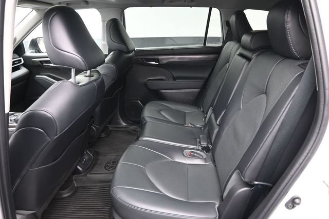 Used 2022 Toyota Highlander Limited AWD/4WD image 30