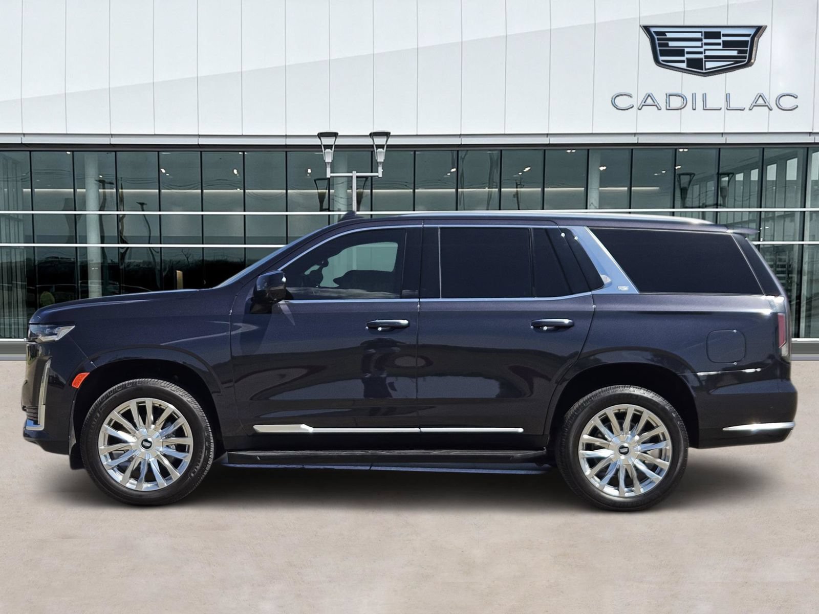 Used 2023 Cadillac Escalade Premium Luxury AWD/4WD image 3