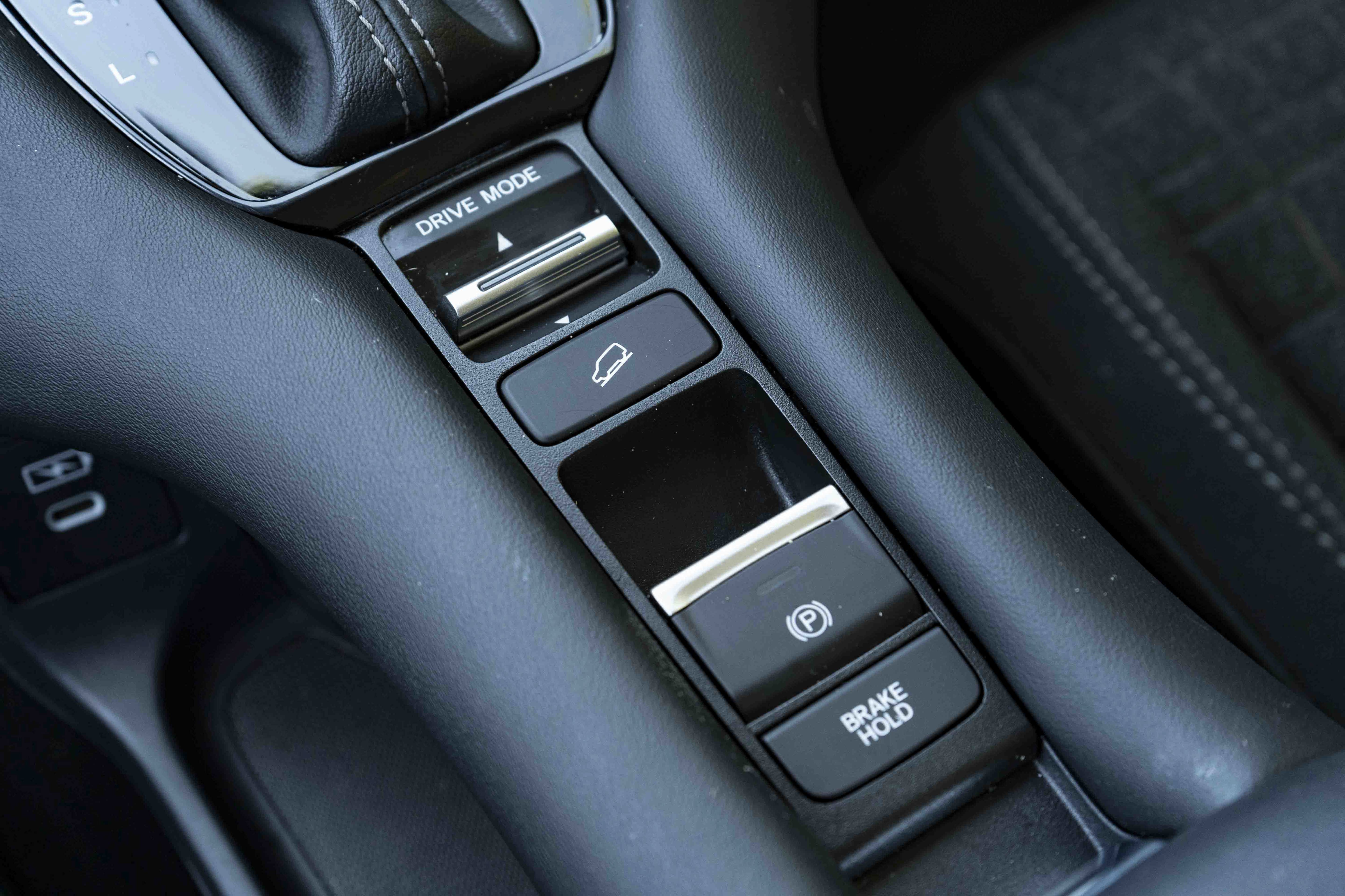 Certified 2025 Honda HR-V LX image 29