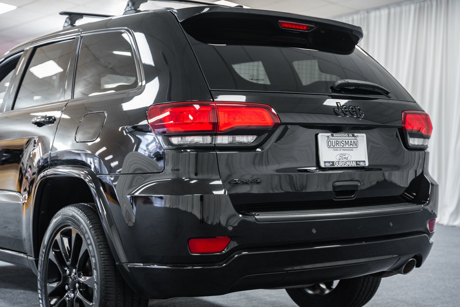 Used 2020 Jeep Grand Cherokee Altitude AWD/4WD image 5