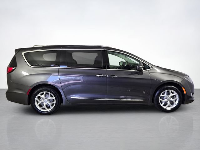 Used 2019 Chrysler Pacifica Touring-L Plus w/ Tire & Wheel Group FWD video 2
