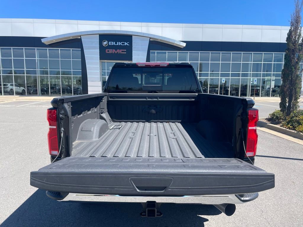 Used 2025 Chevrolet Silverado 2500 LTZ w/ LTZ Convenience Package image 7