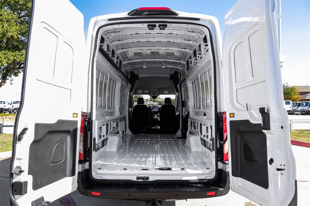 Used 2022 Ford E-Transit 148 High Roof Extended image 46