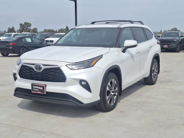 Used 2023 Toyota Highlander XLE video 2