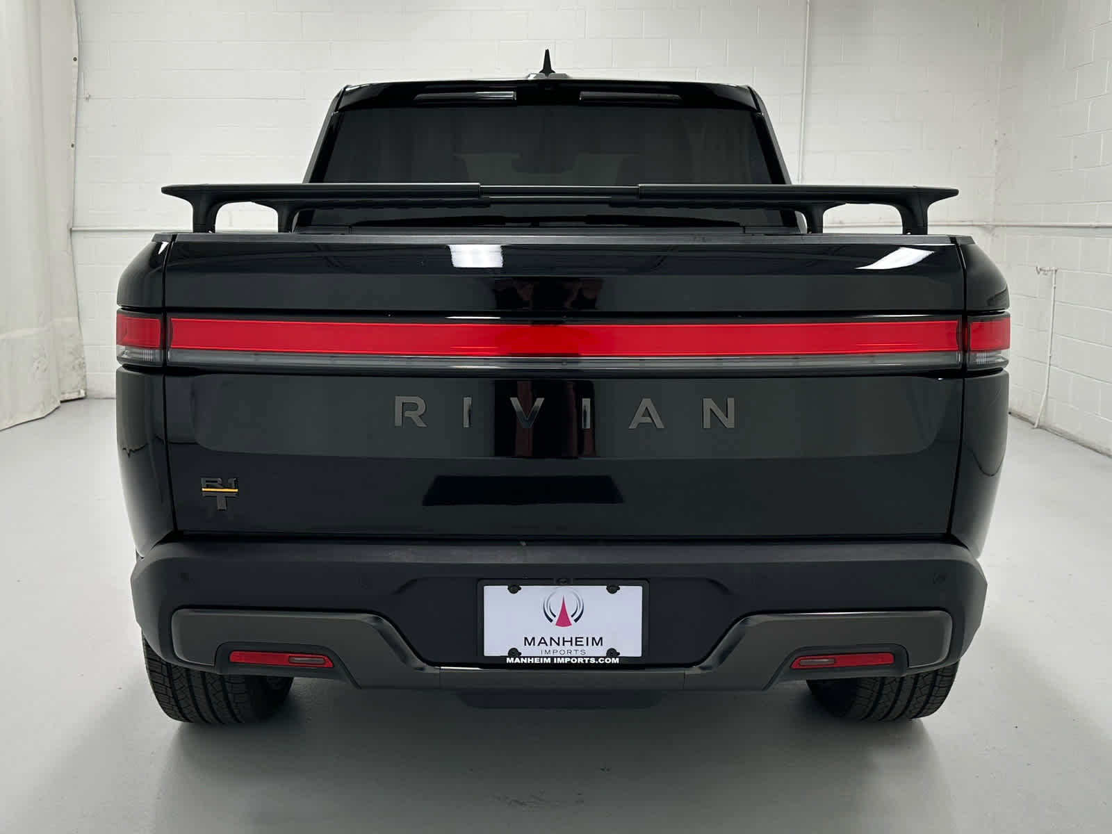 Used 2025 Rivian R1T Premium image 7