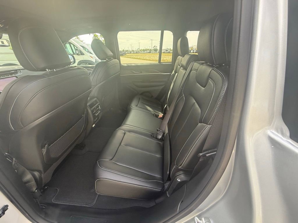 Certified 2025 Jeep Grand Cherokee Limited w/ Black Appearance Package image 27