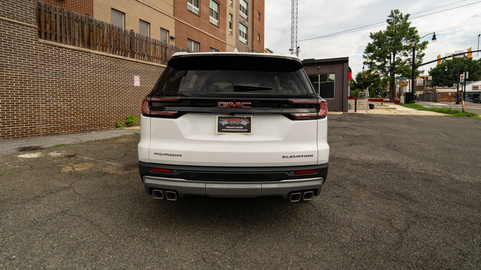 Used 2026 GMC Acadia Elevation w/ Elevation Premium Package FWD image 4