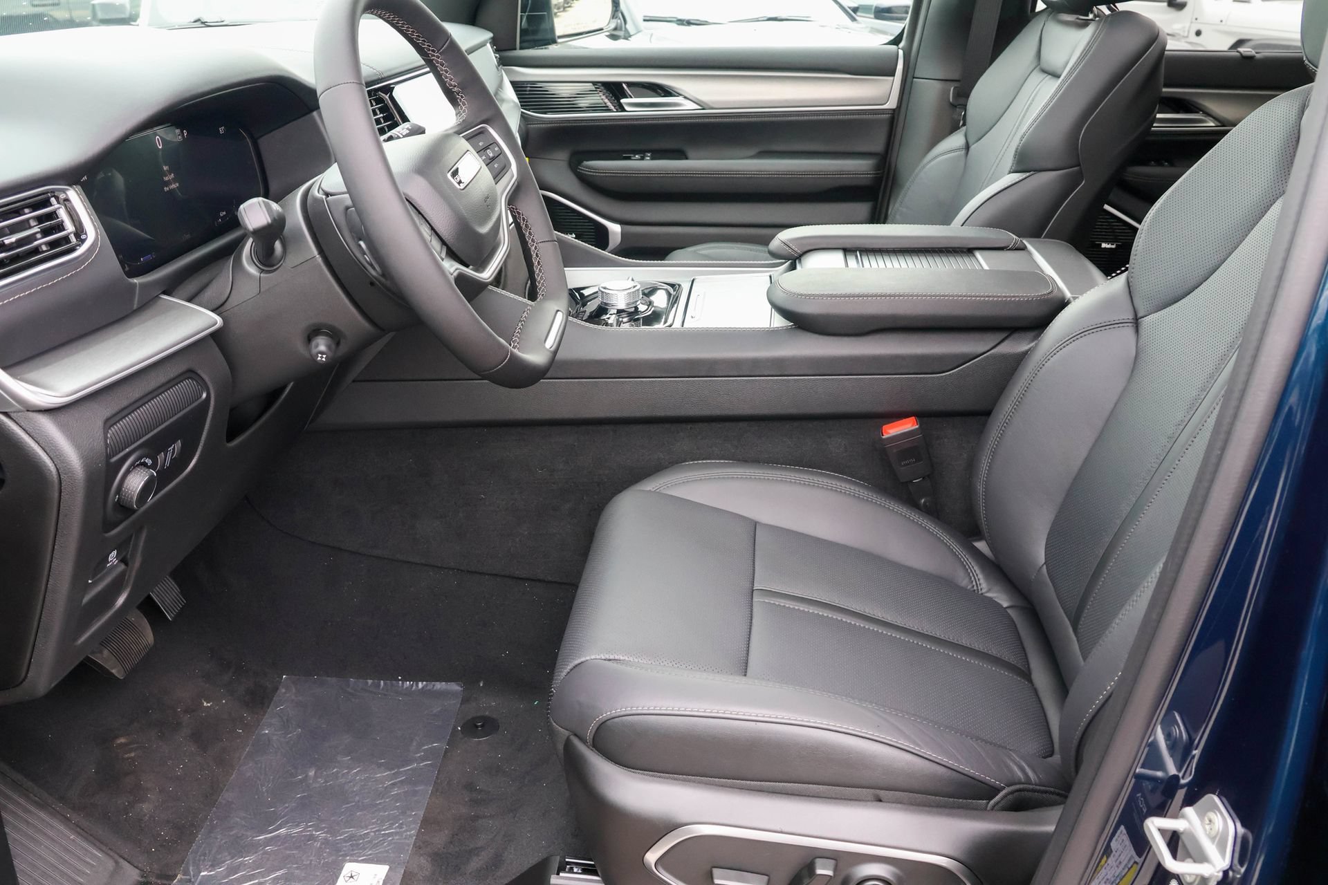 New 2026 Jeep Grand Wagoneer L Limited AWD/4WD image 4