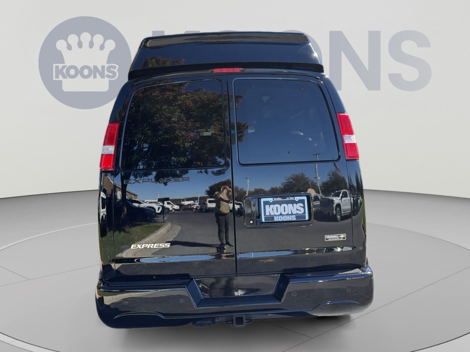 Used 2020 Chevrolet Express 2500 Extended w/ Enhanced Convenience Package RWD image 5