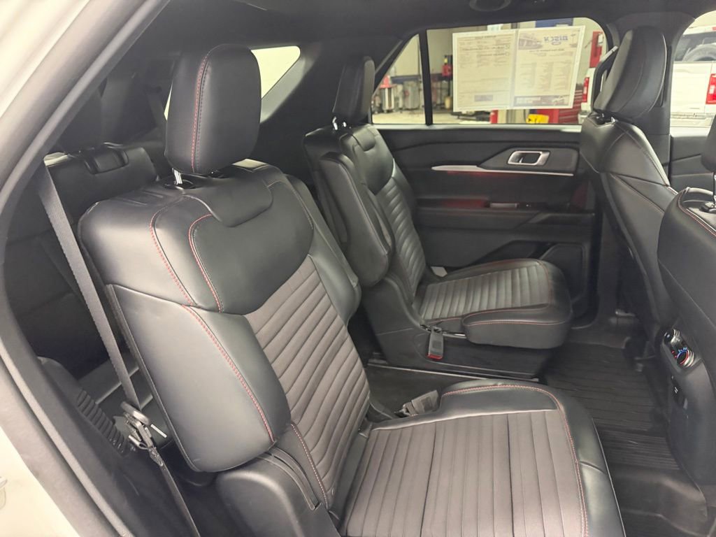 Certified 2025 Ford Explorer ST-Line w/ ST-Line Street Pack AWD/4WD image 10