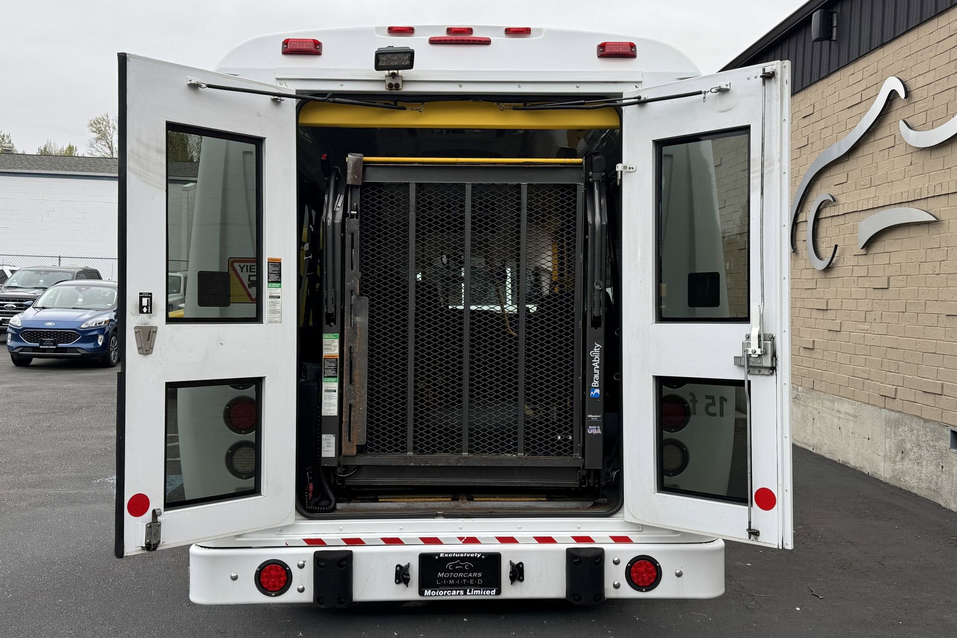 Used 2014 Chevrolet Express 3500 RWD image 13