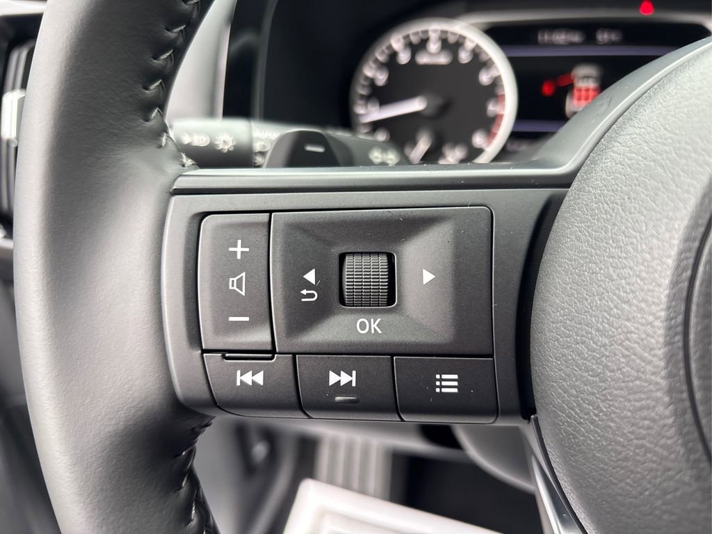 New 2025 Nissan Pathfinder SV w/ Black Appearance Package image 27