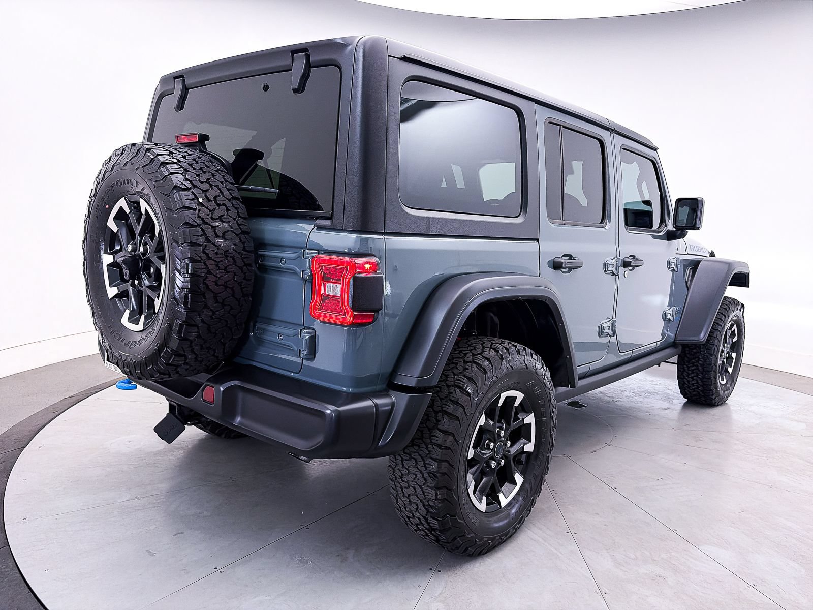 Used 2024 Jeep Wrangler Unlimited Rubicon 4xe AWD/4WD image 24