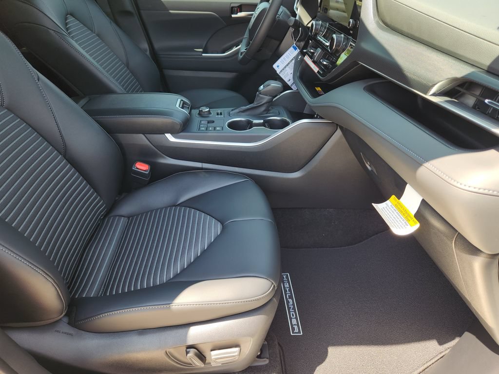 New 2026 Toyota Highlander XSE AWD/4WD image 11