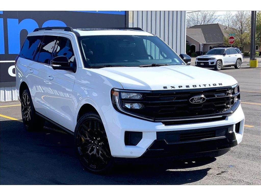 New 2026 Ford Expedition Platinum w/ Stealth Performance Package AWD/4WD image 17