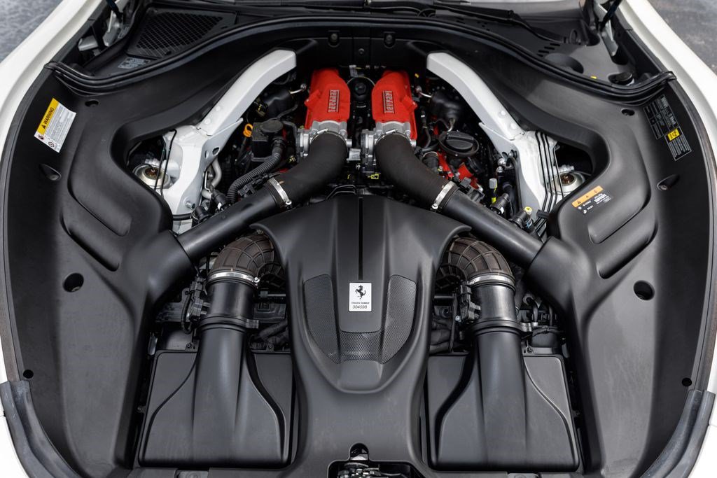 Used 2024 Ferrari Roma Spider RWD image 13