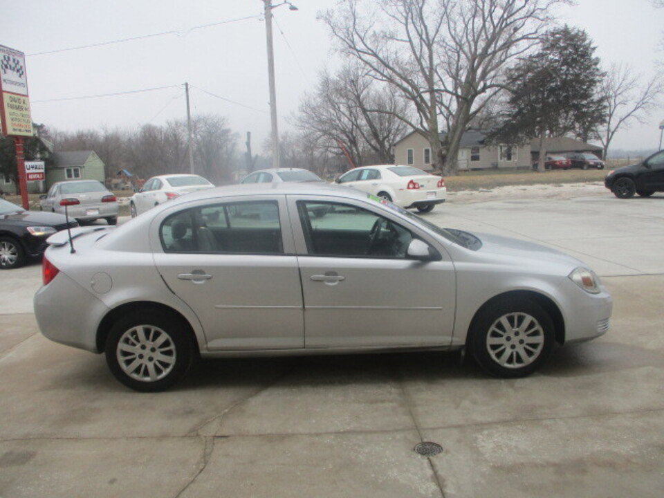 Used 2010 Chevrolet Cobalt LT image 2
