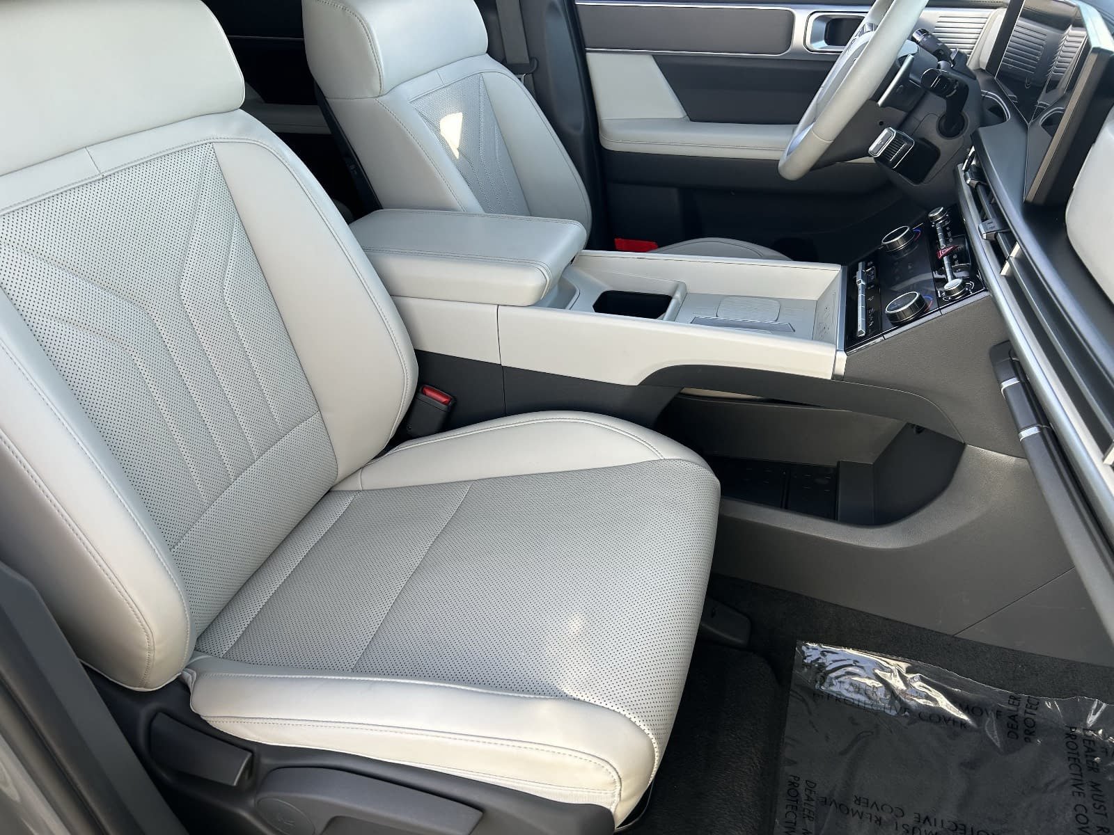 Used 2025 Hyundai Santa Fe SEL FWD image 13