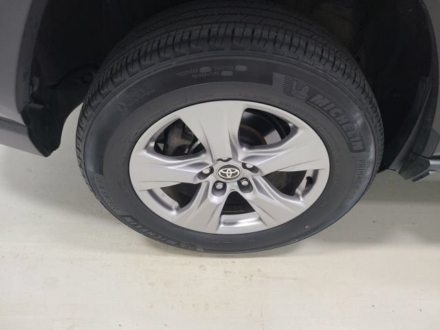 Used 2024 Toyota RAV4 XLE FWD image 35