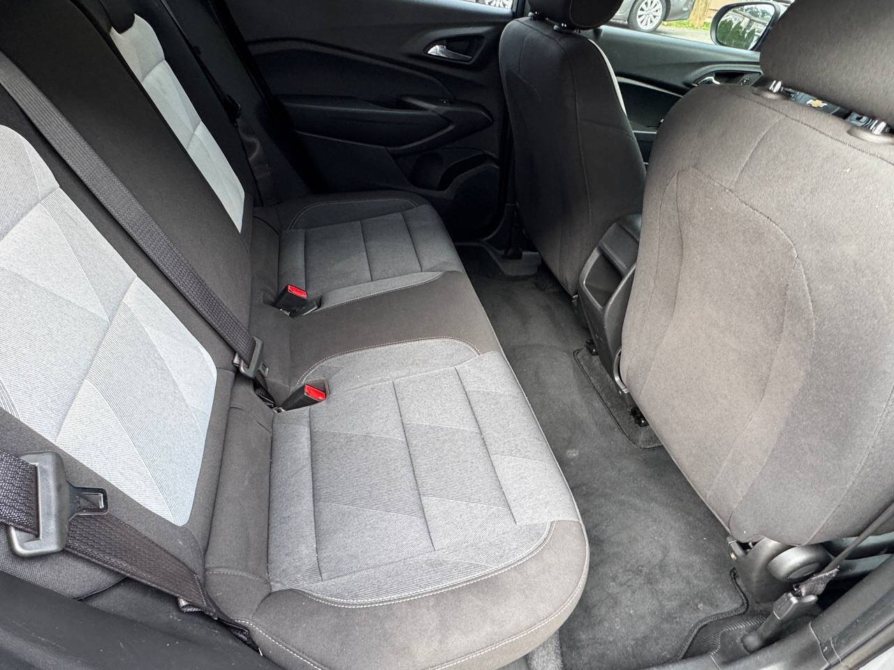 Used 2024 Chevrolet Trax LS w/ LS Convenience Package FWD image 18