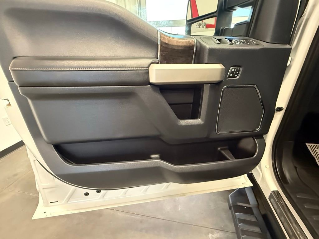 Used 2022 Ford F250 Lariat w/ Black Appearance Pkg image 24