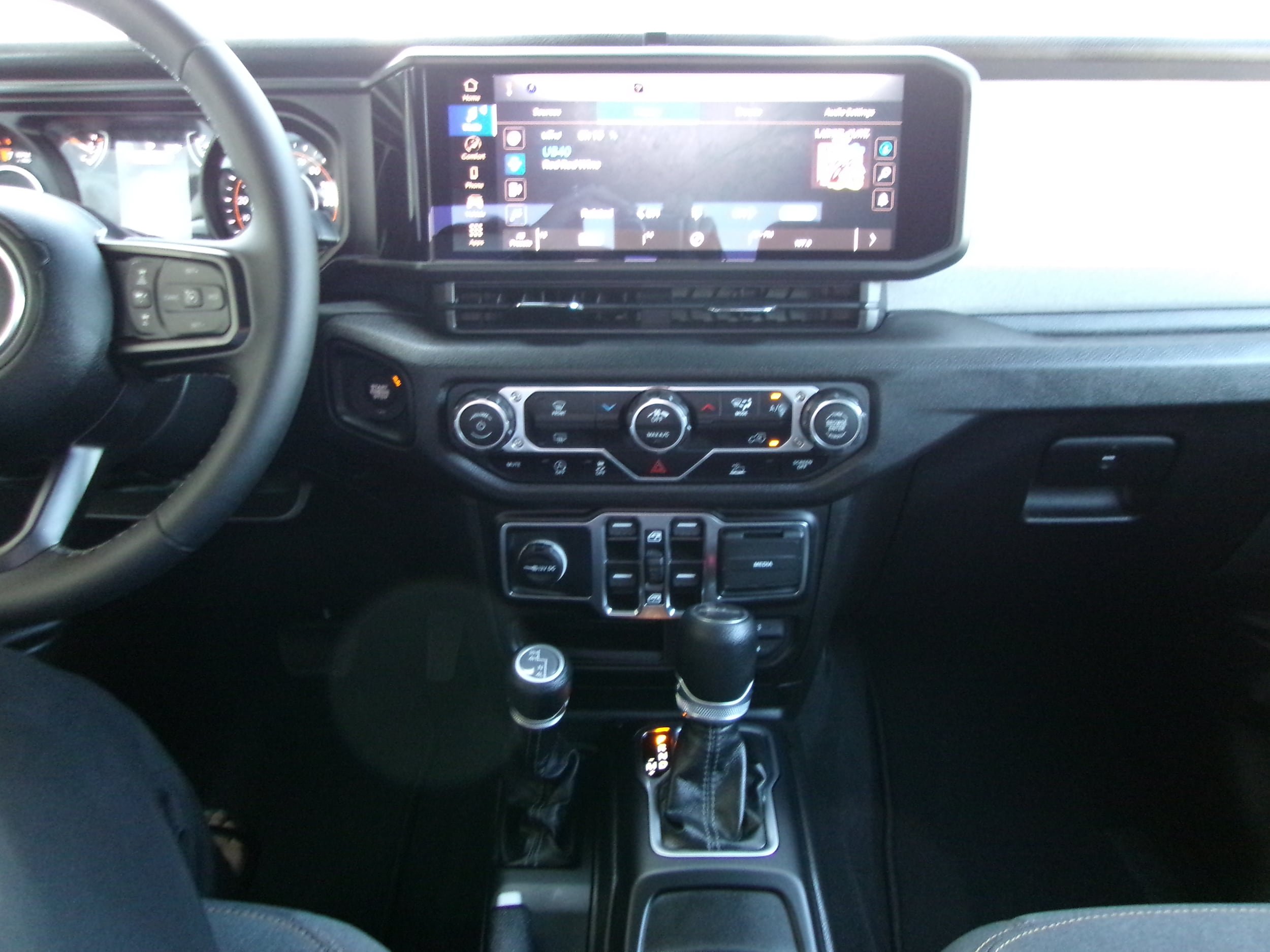 New 2025 Jeep Gladiator Sport AWD/4WD image 14